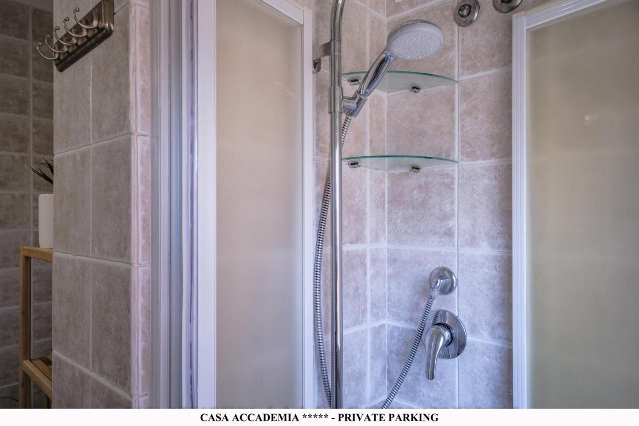 Elegante Casa Accademia ***** - Private Parking Lägenhet Livorno Exteriör bild