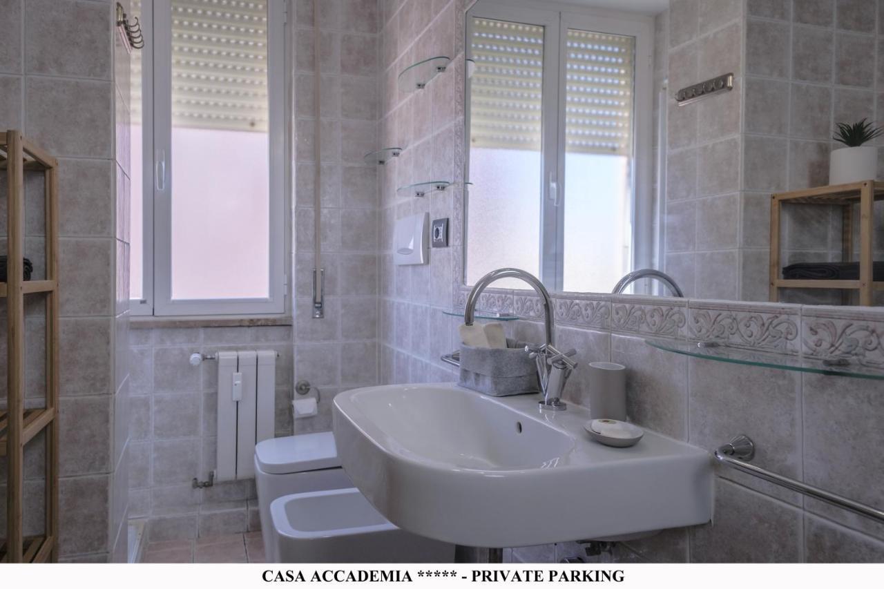 Elegante Casa Accademia ***** - Private Parking Lägenhet Livorno Exteriör bild